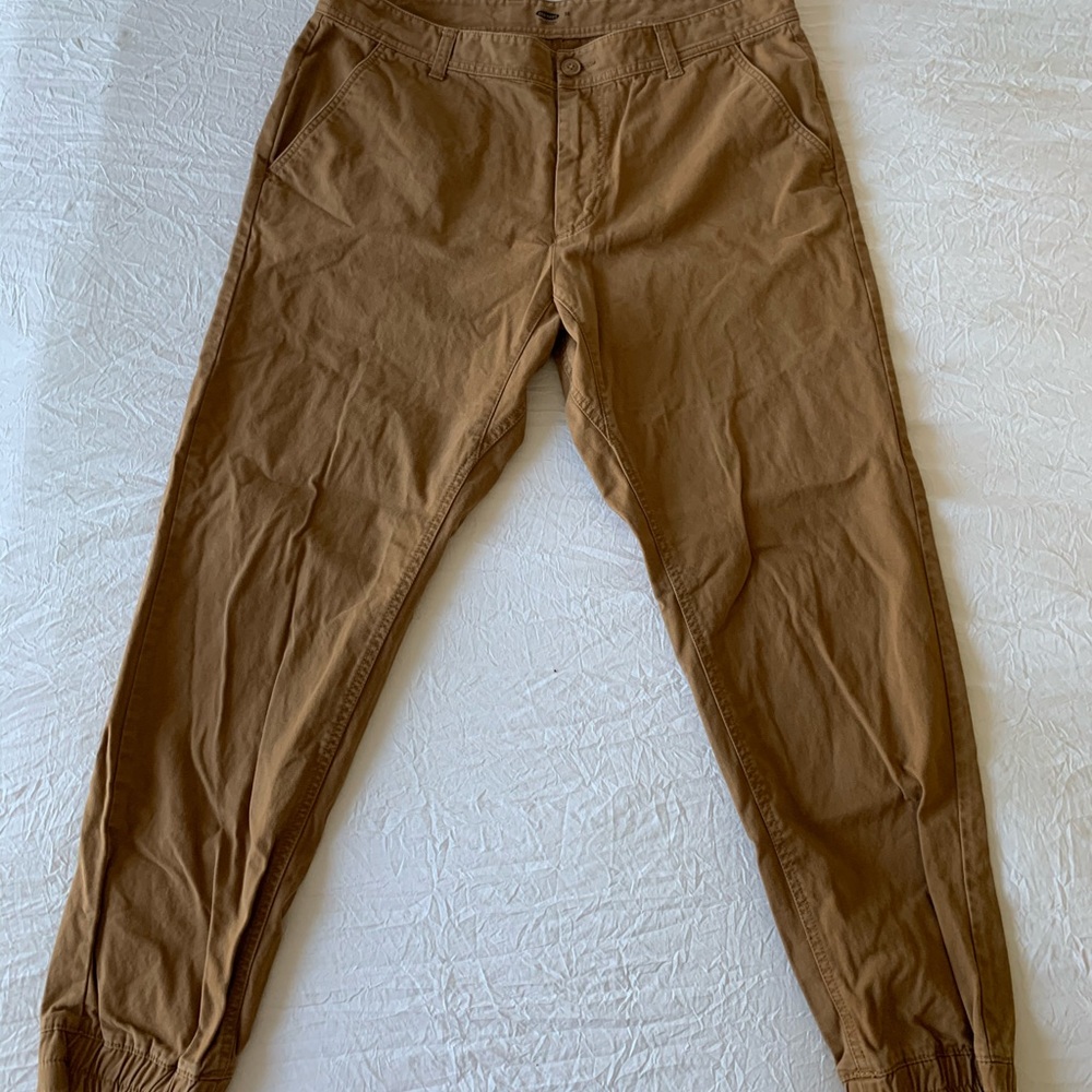 Men’s khaki joggers